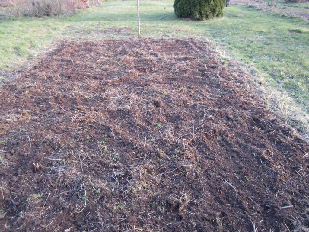 Offener Boden für eine Blumenwiese