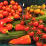 gurken-und-tomanten-in-huelle-und-fuelle-von-annett